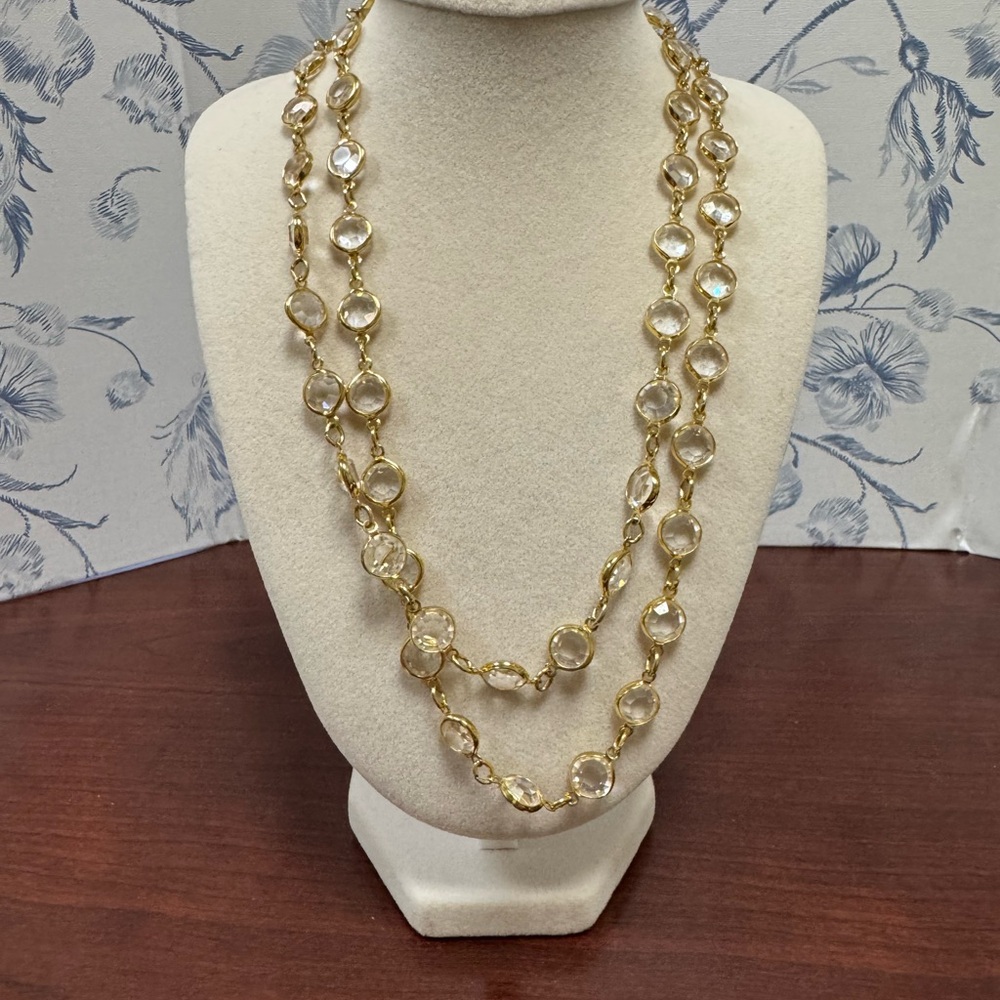 Elegant Gold and Crystal Necklace
